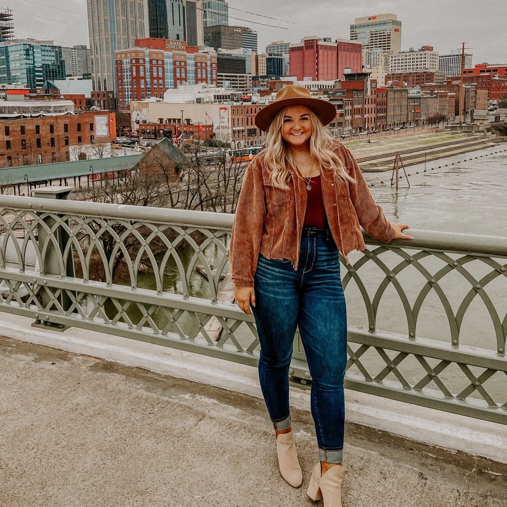 Meet your Posher, Brooke